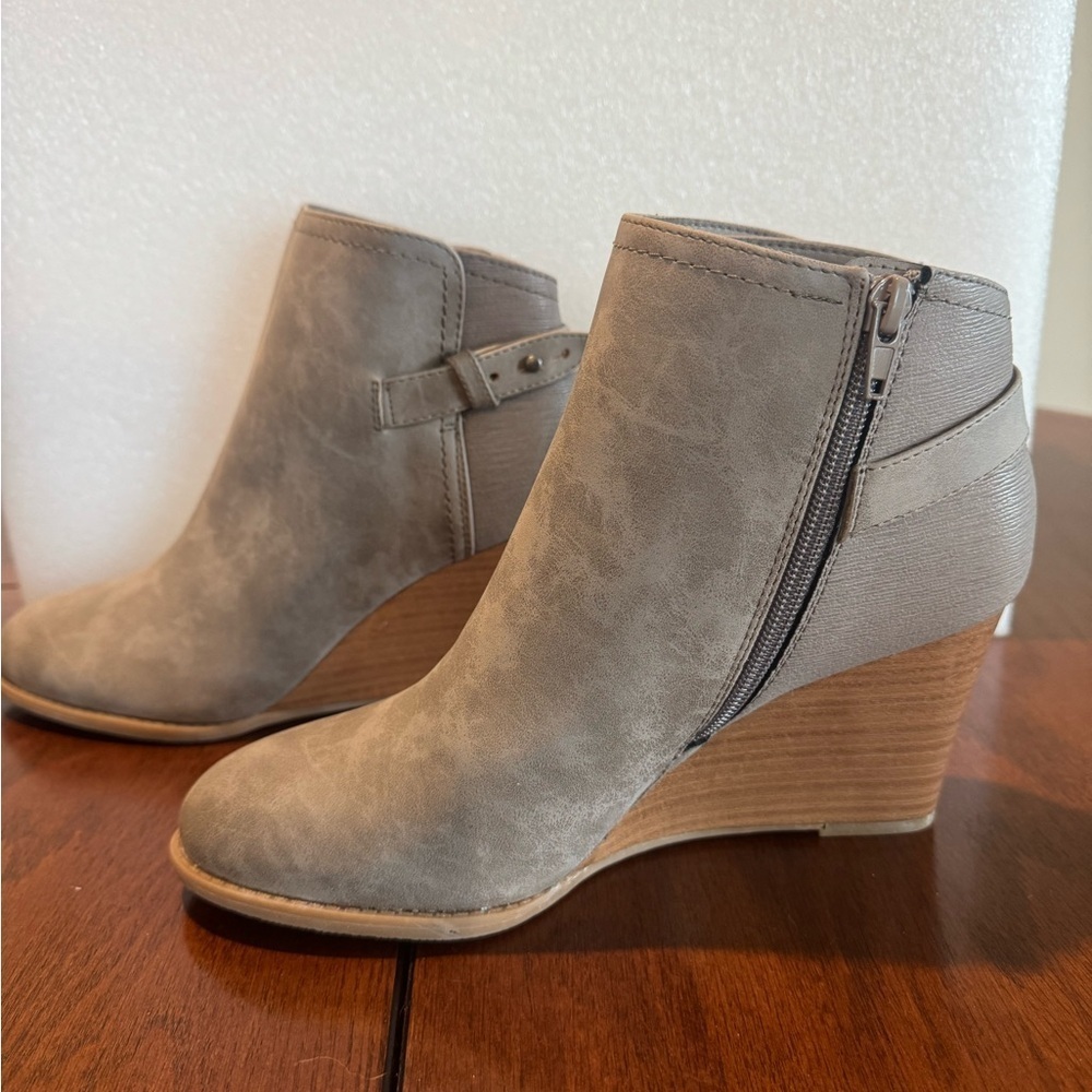 New in Box - Size 9, women’s Taupe Brown Wedge Booties, Comfortable, Buckle
